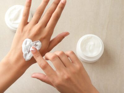 Beste Salbe gegen Schuppenflechte für gesunde und ruhige Haut