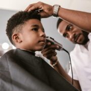 Coole Frisuren für Jungs ab 13 Die angesagtesten Styles für den perfekten Look