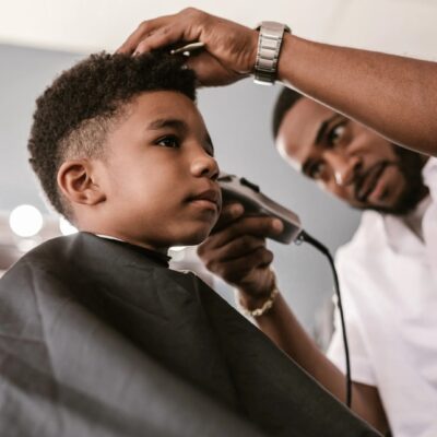 Coole Frisuren für Jungs ab 13 Die angesagtesten Styles für den perfekten Look