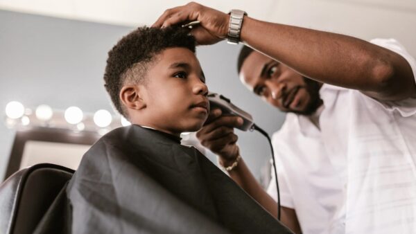 Coole Frisuren für Jungs ab 13 Die angesagtesten Styles für den perfekten Look