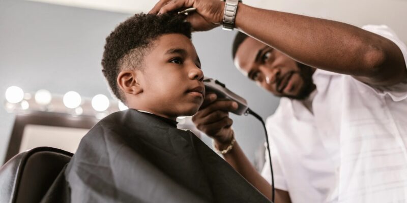 Coole Frisuren für Jungs ab 13 Die angesagtesten Styles für den perfekten Look