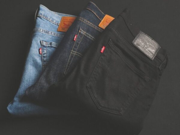 dunkelblaue jeans kombinieren